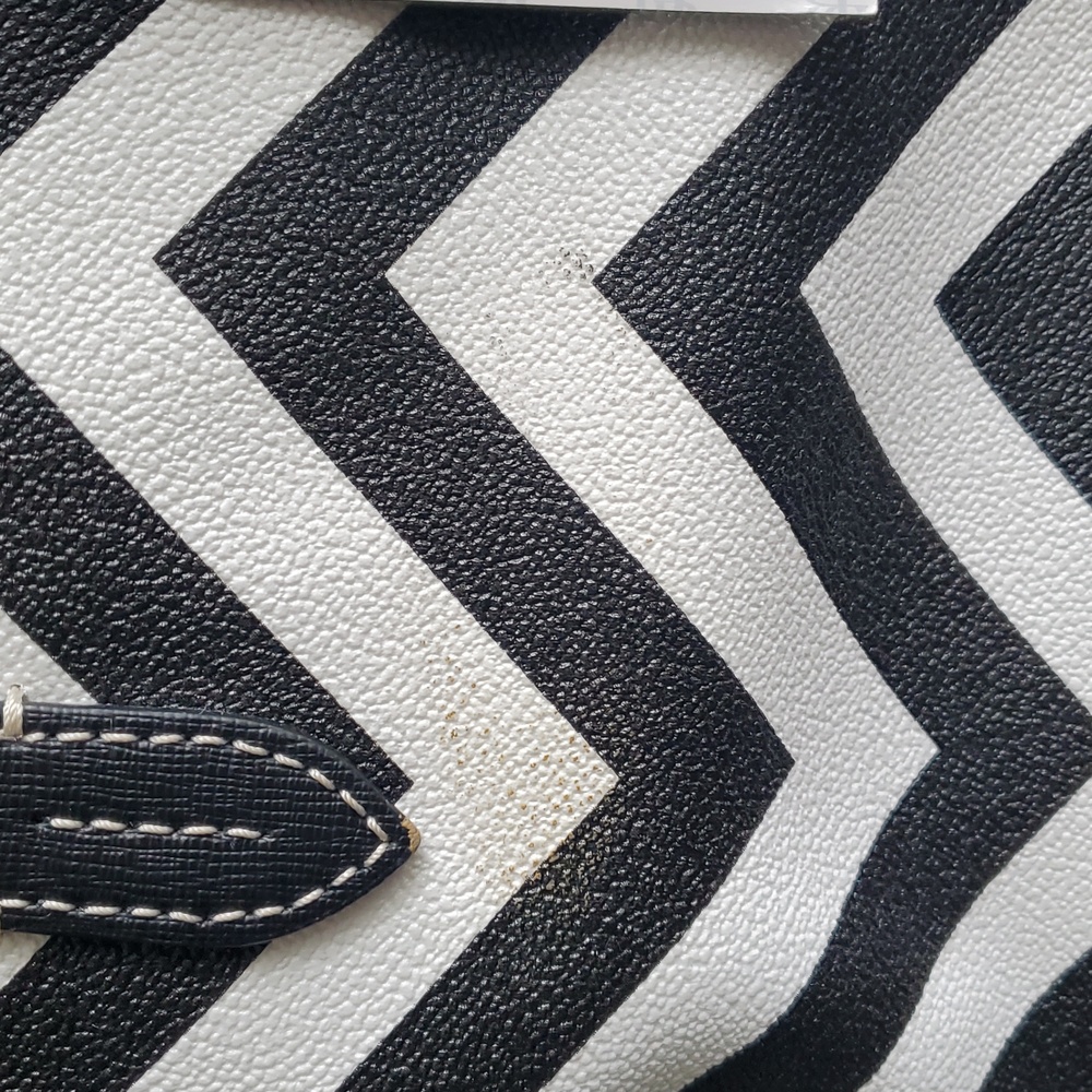Dooney & Bourke Black and White Chevron Crossbody Bag - Picture 14 of 16